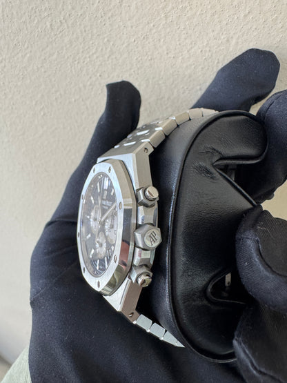 Detail view of the iconic octagonal bezel on the Audemars Piguet Royal Oak Chronograph 26331ST Right Side.